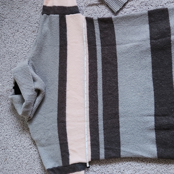 Sweaty Betty Bloomsbury Knitted Stripe Turtleneck, gray and Pink. Size Small - Picture 6 of 9